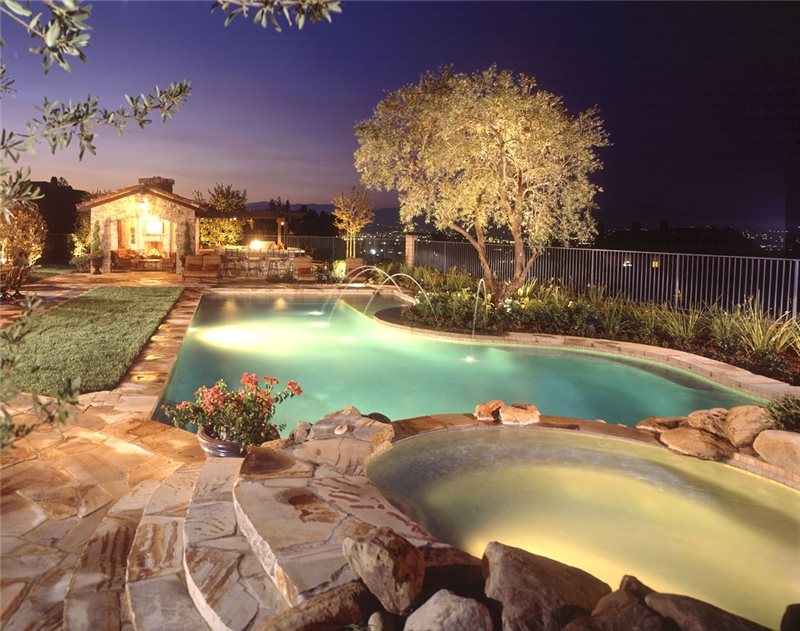 tuscan-pool-pool-lighting-studio-h-landscape-architecture_561